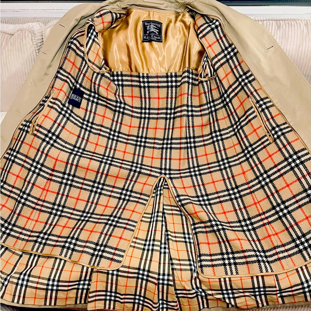 Classic VINTAGE Late 1980s Burberry Women’s Kensington Trench Coat — RARE!